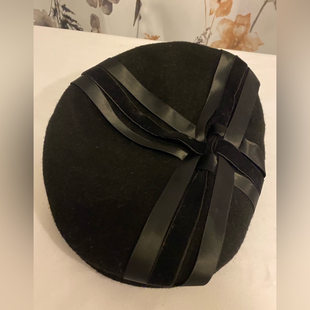 Men’s Black Kangol Flat Top Wool Cap Medium